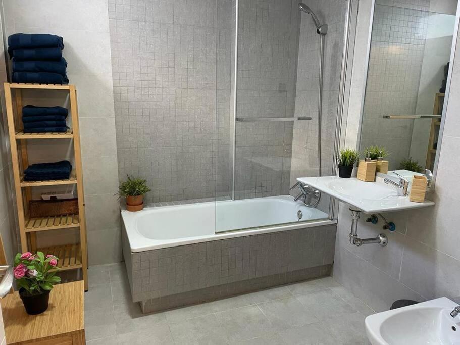 Bonito Apartamento Cerca Del Centro - Trinidad Malaga Luaran gambar